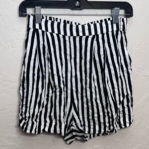 H&M BLACK AND WHITE STRIPED SHORTS SIZE 4